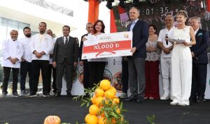 karnavalin-en-leziz-yarismasinda-buyuk-cekisme-ve-renkli-goruntuler-vardi-ZFpjidLk.jpg
