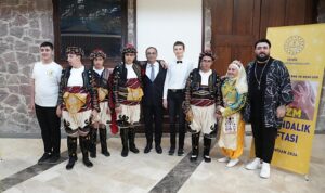 otizm-farkindalik-haftasina-ozel-cocuklarin-gosterisi-damga-vurdu-QTlJNpwX.jpg