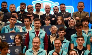 selcuklu-belediyesi-ve-selcuklu-ilce-milli-egitim-mudurlugu-paydasliginda-duzenlenen-teknoloji-ve-robot-yarismasi-NHv7HFST.jpg
