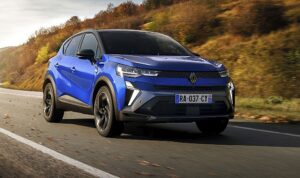 yeni-renault-capturun-dunya-lasmani-gerceklestirdi-r6LGGU3B.jpg