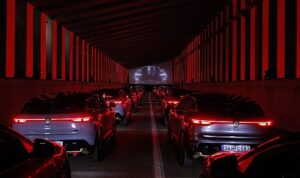 yeni-renault-megane-e-tech-100-elektrikli-lansmaninin-unu-ulke-sinirlarini-asti-esbiUGOd.jpg