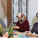 anne-sehirde-atik-malzemeler-sanat-eserine-donusuyor-MVSxUlR7.jpg