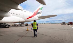 emirates-londra-heathrow-havalimaninda-saf-ile-hizmet-vermeye-basliyor-sfeMF2Hw.jpg