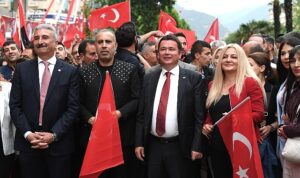 haluk-levent-osmangazili-genclerin-coskusuna-ortak-oldu-Sa1GwS3R.jpg