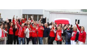 keller-williams-kent-ofisi-hatice-mehmet-eksioglu-okulu-icin-red-dayde-kollari-sivadi-TSKdB4bK.jpg