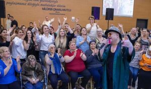 konakta-anneler-gunu-coskuyla-kutlandi-2TMgw912.jpg