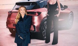 lexus-lbxin-sira-disi-partisi-unlu-isimleri-bir-araya-getirdi-riisUsj7.jpg