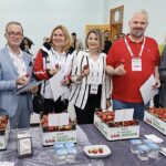 menemende-bu-yil-14-kez-gerceklestirilen-emiralem-cilek-festivali-yuz-binlerce-ziyaretcinin-bulusma-noktasi-lT8vUTeq.jpg