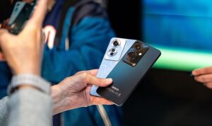 opponun-yeni-modeli-reno11-f-5g-roberto-carlosun-katildigi-renkli-etkinlikle-tanitildi-LaFIFBzS.jpg