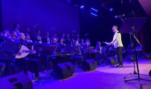 saglik-calisanlari-hayatini-kaybeden-meslektaslarinin-cocuklarina-egitim-destegi-icin-konser-verdi-PfIfDkQh.jpg