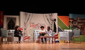 selcuklu-belediyesi-sanat-akademisinde-tiyatro-egitimi-alan-ogrencilerin-sahneye-aktardiklari-paldir-guldur-sov-isimli-fuDDssT5.jpg