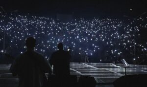 sevilen-muzik-grubu-gece-yolculari-dokuz-eylul-universitesi-deu-amfi-tiyatroda-universiteli-hayranlarina-unutulmaz-X4QlN9Lh.jpg