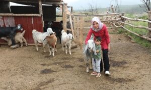 uretici-cansu-bicer-herkes-topragina-sahip-cikmali-dimuEi93.jpg
