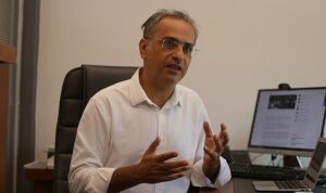 yapay-zeka-issizlik-endisesini-tetikliyor-yapay-zeka-mavi-yakalilardan-sonra-beyaz-yakalilari-tehdit-ediyor-g5Iqwyqi.jpg