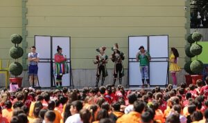 zorlu-cocuk-tiyatrosu-yeniden-deprem-bolgesindeki-cocuklarla-bulustu-aH4LdfWQ.jpg