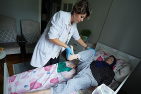 beylikduzu-belediyesi-evde-saglik-hizmetlerini-kesintisiz-surduruyor.jpg
