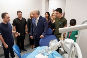eu-dis-hekimligi-fakultesinde-yeni-ve-modern-engelsiz-ameliyathane-hizmete-acildi.jpg