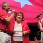 cumhuriyet-bayrami-kemerde-selda-bagcan-ile-coskuyla-kutlandi.jpg
