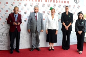 veliefendi-hipodromunda-atlar-serebral-palsi-icin-dortnala-kostu.jpg