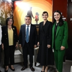 14-antalya-kitap-fuarina-ogrencilerden-yogun-ilgi.jpg