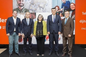 dijital-ogretmenler-projesiyle-teknoloji-ile-guclenen-ogretmenlerle-dijital-donusume-destek.jpg