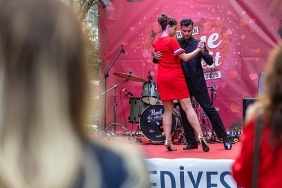 konakta-love-fest-ruzgari-esti.jpg