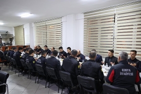 baskan-altay-kulu-ve-cihanbeylide-vatandaslarla-bulustu-itfaiyecilerle-sahur-yapti.jpg