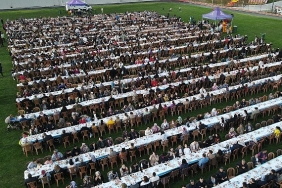 bayindir-belediyesi-kadir-gecesinde-iftar-yemegi-duzenledi.jpg