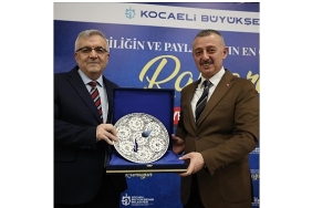 buyukakin-fransa-donusu-saglik-calisanlariyla-iftar-yapti.jpg