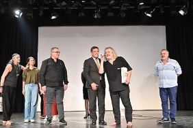 manisada-dunya-tiyatrolar-gunu-coskusu.jpg