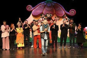 nazim-hikmetin-sevdali-bulutu-seyirciyle-bulustu.jpg