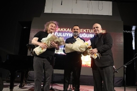 piyanist-tuluyhan-ugurludan-canakkale-zaferi-konseri.jpg