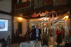 prof-dr-akin-ersoy-smyrna-antik-kentini-anlatti.jpg