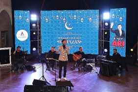 ramazan-etkinliklerinde-iftar-sofrasiyla-birlikte-mehmet-ercan-dinletisi.jpg