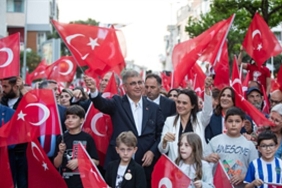 23-nisan-coskusu-izmirde-sokaklara-tasti.jpg