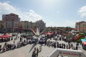 23-nisanda-cocuklar-doyasiya-eglendi.jpg