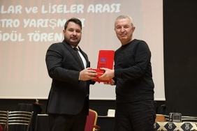 baskan-cirpanoglundan-tiyatrocu-ogrencilere-destek.jpg