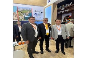 baskan-topaloglu-kazakistan-turizm-fuarinda.jpg