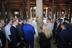 ege-universitesi-heyeti-ozbekistanda-turk-devletleri-kultur-forumuna-katildi.jpg