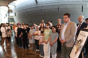 elinde-firca-dilinde-muzik-cizgi-roman-sergisi-acildi.jpg