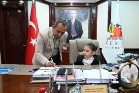 gencler-ve-cocuklar-mecliste-bulustu.jpg