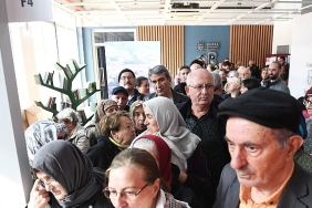 kitapseverler-osmangazi-belediyesinin-standinda-kuyruklar-olusturdu.jpg