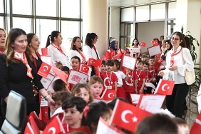 minik-ogrencilerden-baskan-aydina-23-nisan-ziyareti.jpg