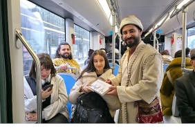 roman-kahramanlarini-bildiler-kitaplari-kazandilar.jpg