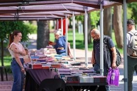 1-buca-kitap-gunleri-vatandaslardan-buyuk-ilgi-goruyor.jpg