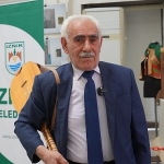 65-yildir-sazi-ve-kalemi-elinde.jpg