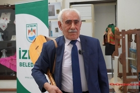 65-yildir-sazi-ve-kalemi-elinde.jpg