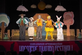 alkislar-karabaglar-kent-tiyatrosuna.jpg