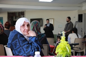 anneler-gununde-huzurevi-sakinlerine-surpriz-ziyaret.jpg
