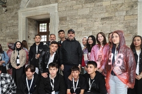 baskan-altay-yht-ile-gunubirlik-istanbul-gezisine-katilan-ogrencilere-eslik-etti.jpg